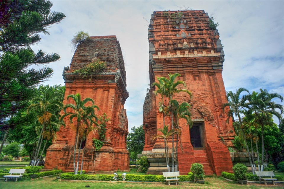 Ancient Citadel & the Cradle of the Vietnamese Language — 3 Days