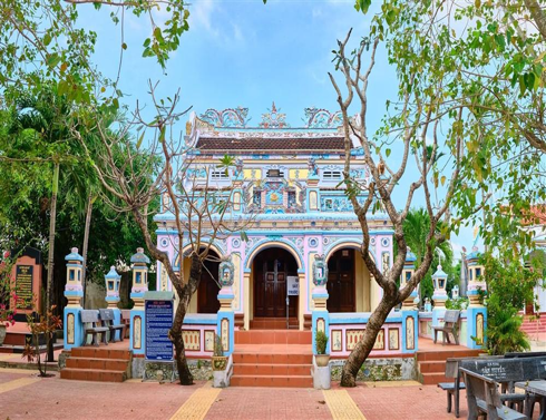 Quy Nhon - Twin Towers - Lang Song Church - Departure